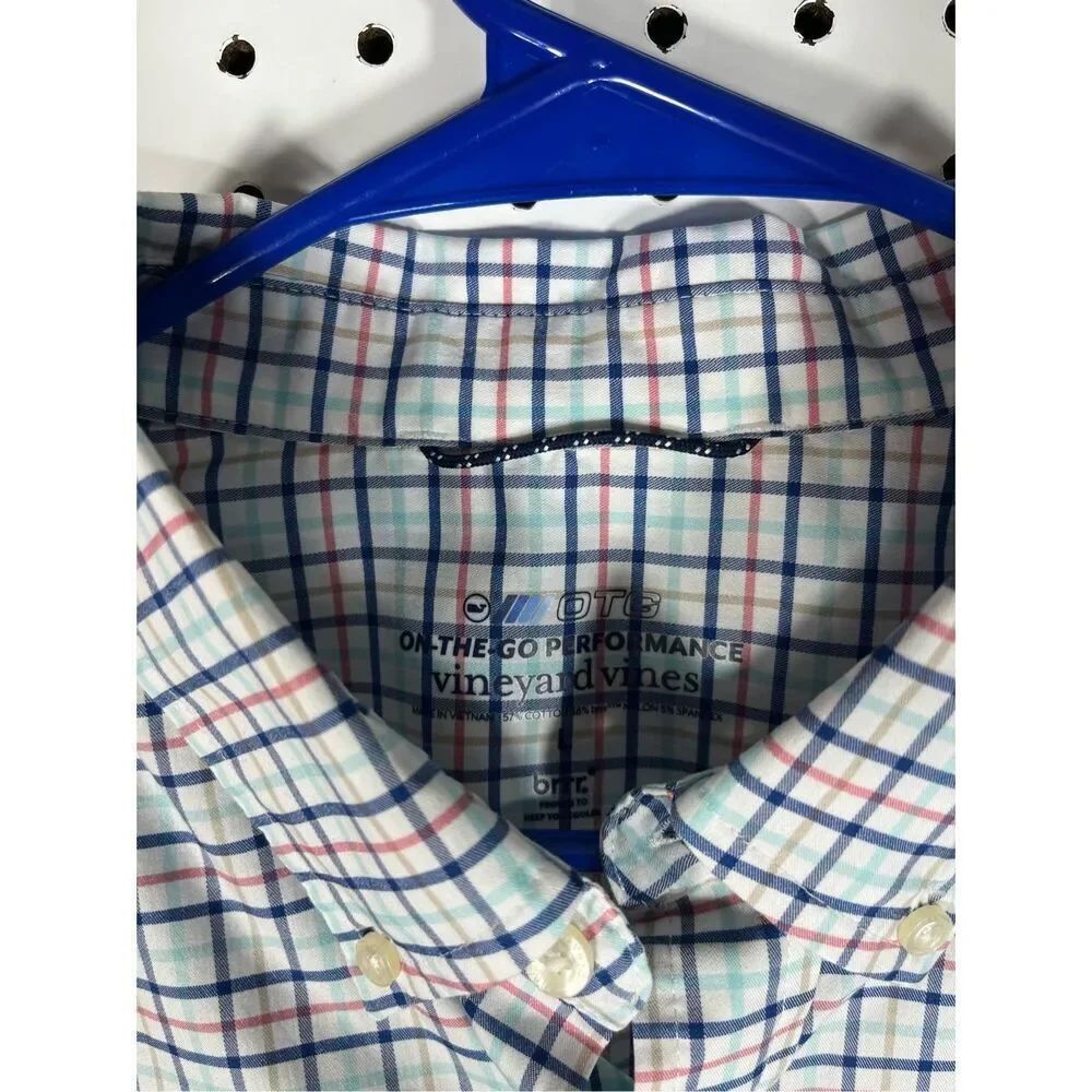 Vineyard Vines Performance button down shirt - Picture 4 of 5